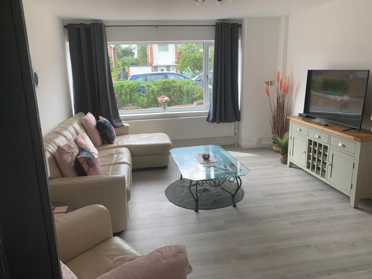Crowthorne House, Beautiful 3 Bedroom Home For Upto 8 Guests, With Sofa Bed Cul-De-Sac With Private Driveway 诺丁汉 外观 照片