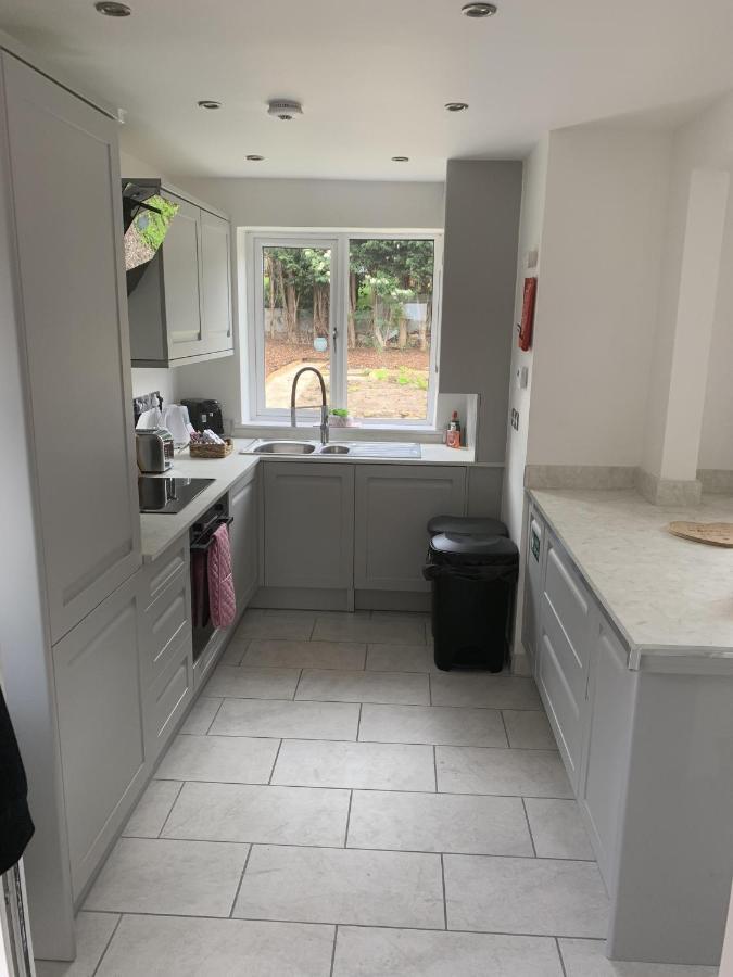 Crowthorne House, Beautiful 3 Bedroom Home For Upto 8 Guests, With Sofa Bed Cul-De-Sac With Private Driveway 诺丁汉 外观 照片