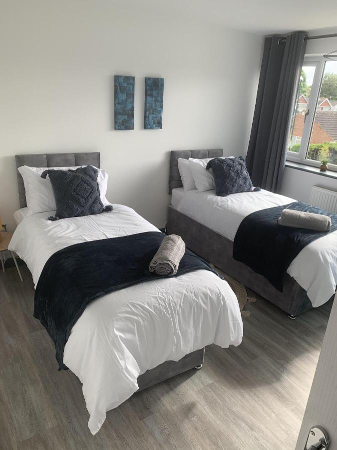 Crowthorne House, Beautiful 3 Bedroom Home For Upto 8 Guests, With Sofa Bed Cul-De-Sac With Private Driveway 诺丁汉 外观 照片