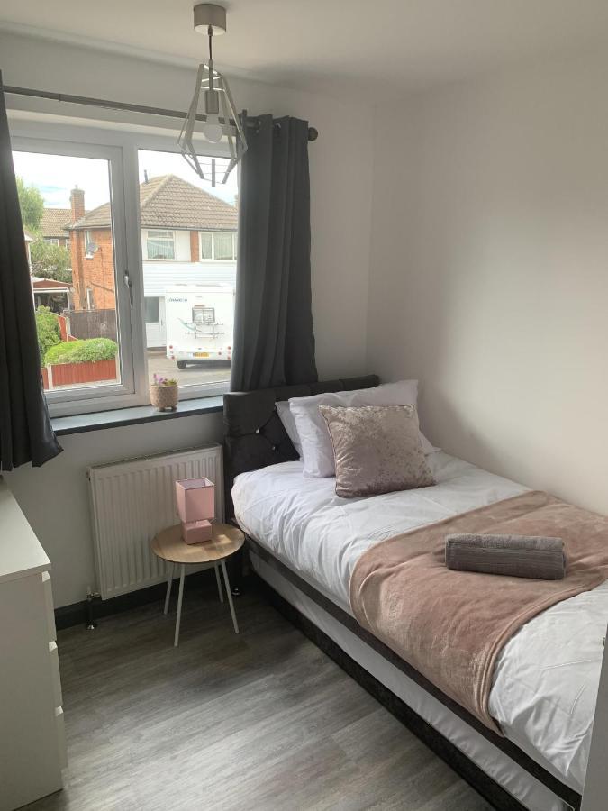 Crowthorne House, Beautiful 3 Bedroom Home For Upto 8 Guests, With Sofa Bed Cul-De-Sac With Private Driveway 诺丁汉 外观 照片