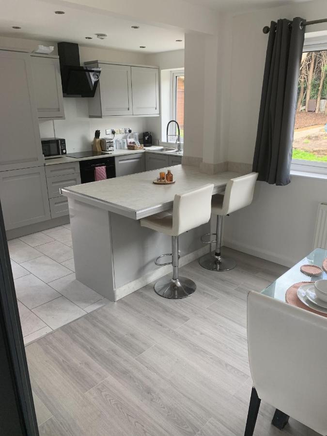 Crowthorne House, Beautiful 3 Bedroom Home For Upto 8 Guests, With Sofa Bed Cul-De-Sac With Private Driveway 诺丁汉 外观 照片