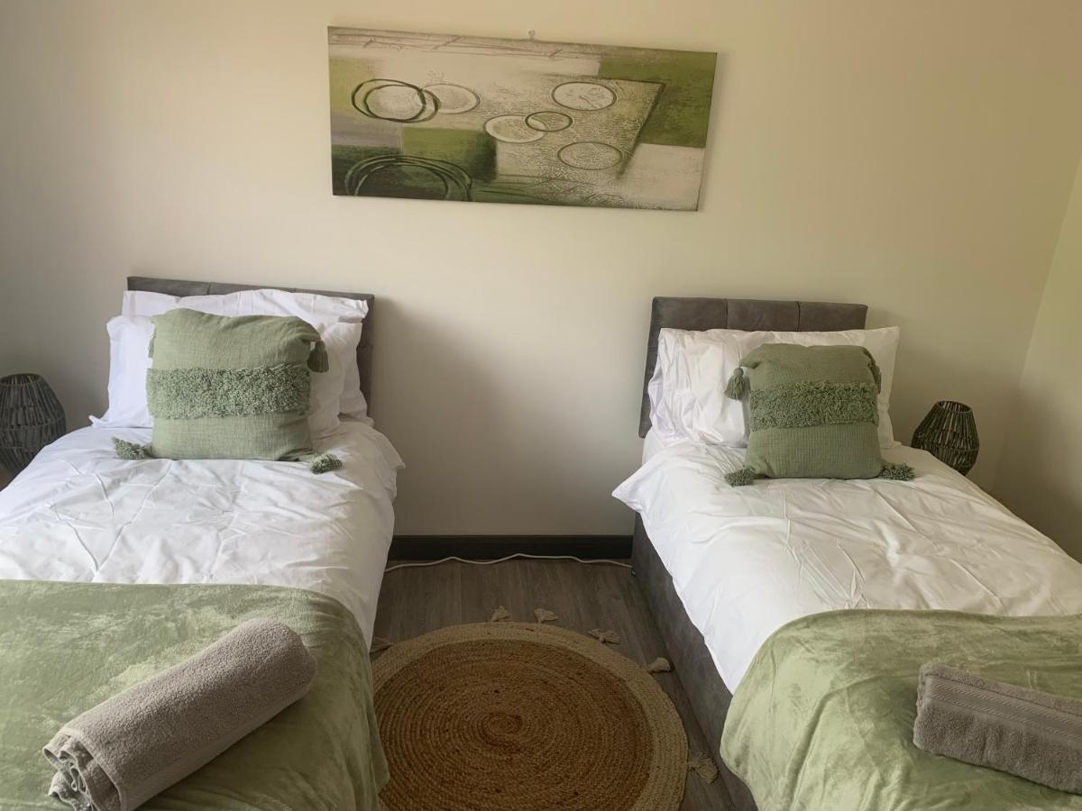 Crowthorne House, Beautiful 3 Bedroom Home For Upto 8 Guests, With Sofa Bed Cul-De-Sac With Private Driveway 诺丁汉 外观 照片