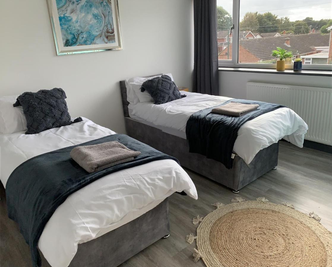 Crowthorne House, Beautiful 3 Bedroom Home For Upto 8 Guests, With Sofa Bed Cul-De-Sac With Private Driveway 诺丁汉 外观 照片