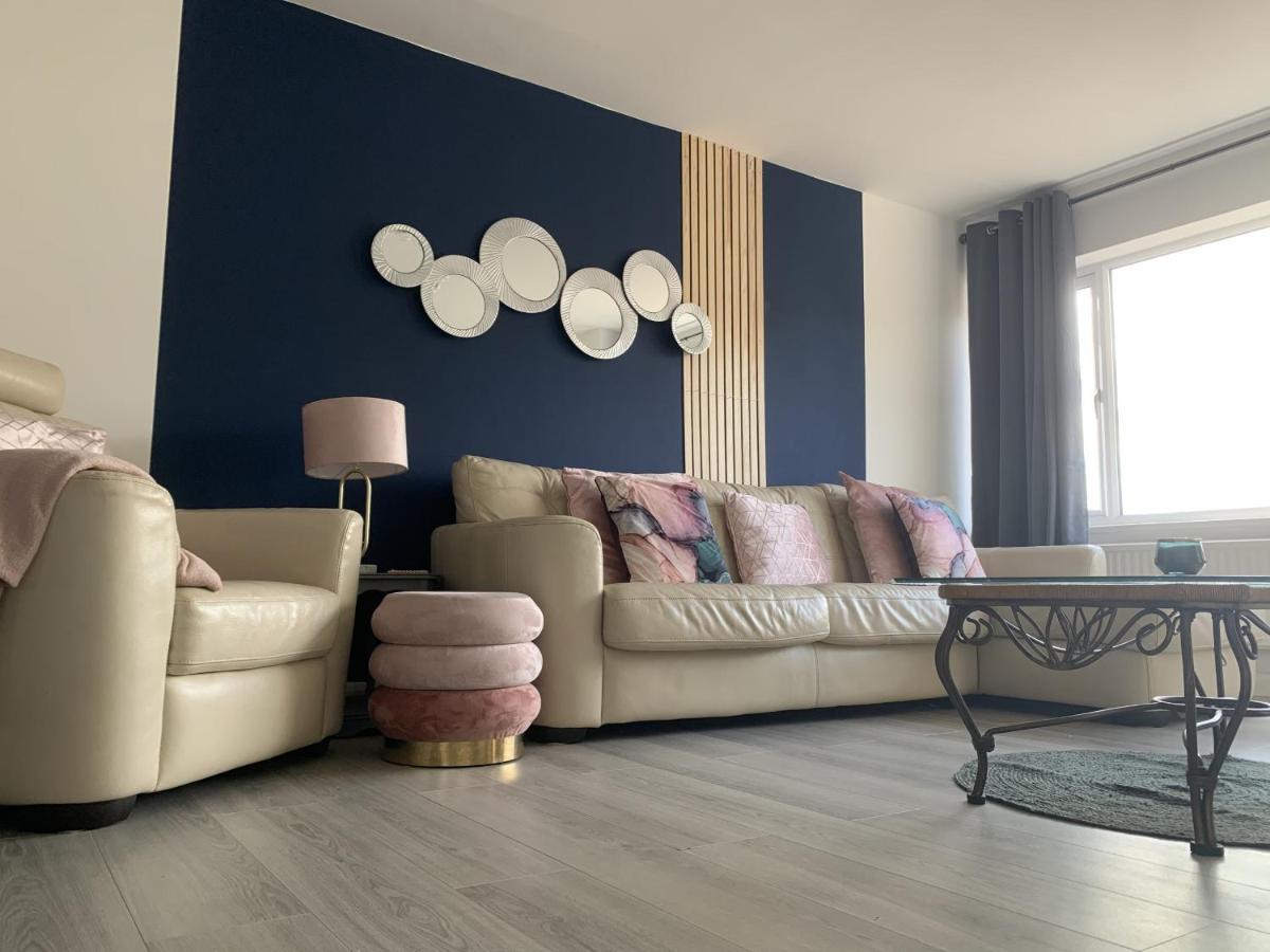 Crowthorne House, Beautiful 3 Bedroom Home For Upto 8 Guests, With Sofa Bed Cul-De-Sac With Private Driveway 诺丁汉 外观 照片
