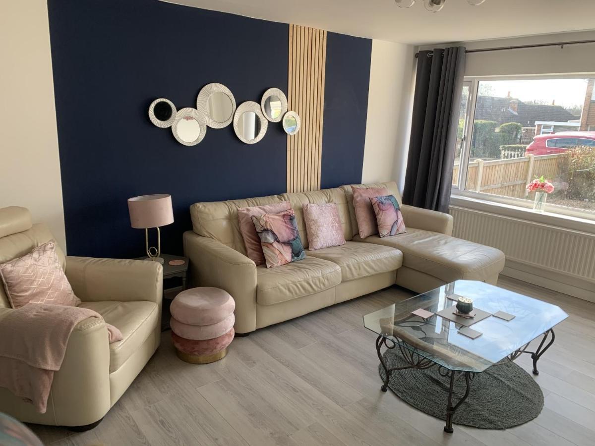 Crowthorne House, Beautiful 3 Bedroom Home For Upto 8 Guests, With Sofa Bed Cul-De-Sac With Private Driveway 诺丁汉 外观 照片